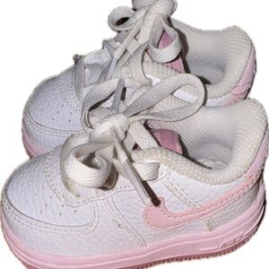 Nike Air Force 1 white and pink 3c